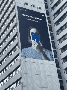 Une publicité sur la vie privée et iOS 15 par Apple à Toronto